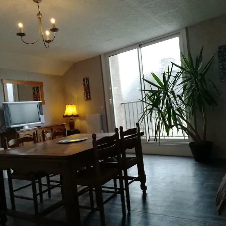 Centre Village 아파트 *